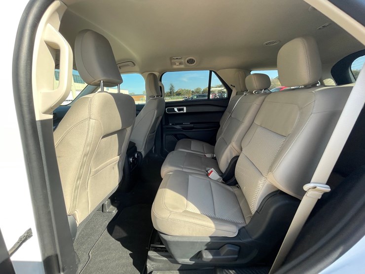 #1528-•-2021-ford-explorer-awd-suv-(has-wi-title)-image-37