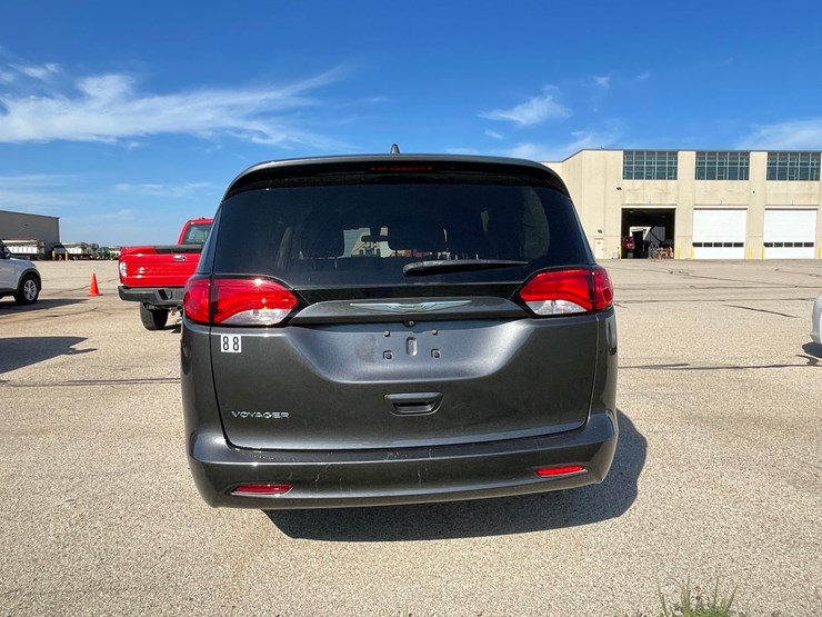 #1522-•-2021-chrysler-voyager-mini-van-(has-wi-title)-image-7