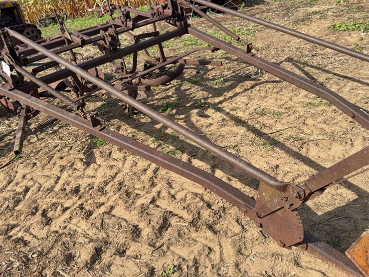 cletrac-front-mount-cutlivator-image-10