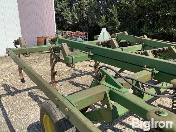 john-deere-712-pull-type-12'-disk-chisel-ripper-image-14