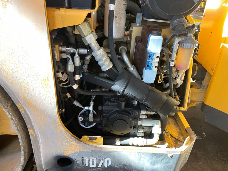 #1537-•-2010-volvo-dd70-vibratory-compactor-image-21