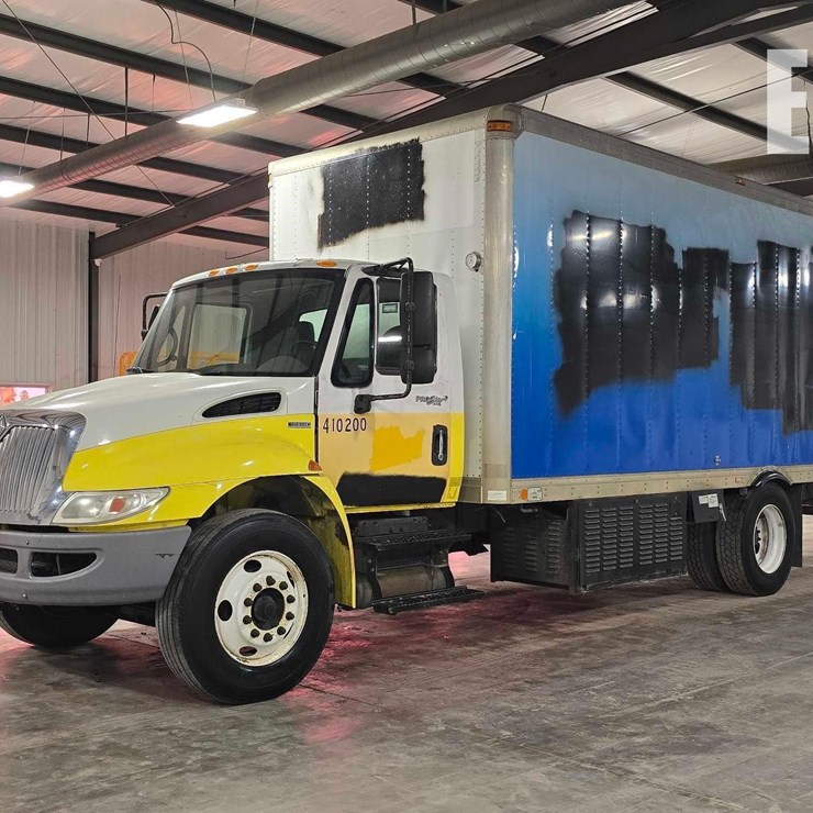 2010 INTERNATIONAL DURASTAR 4300