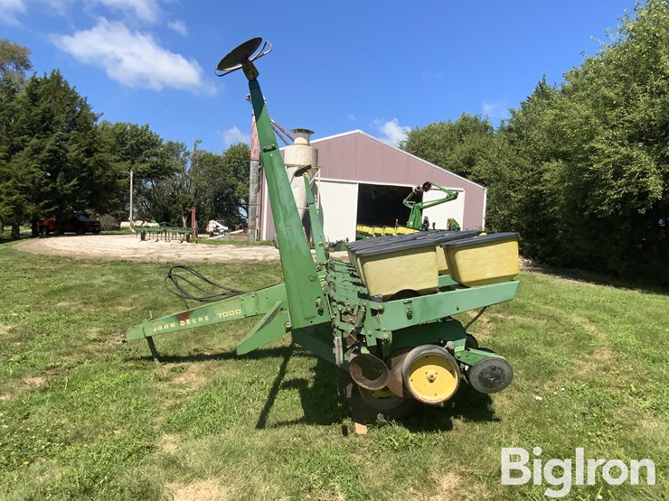 john-deere-7000-6r30"-planter-w/markers-image-8