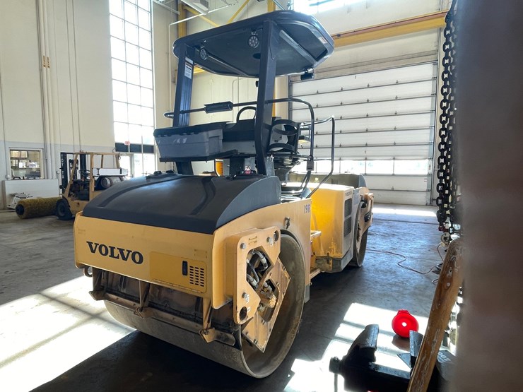 #1537-•-2010-volvo-dd70-vibratory-compactor-image-1