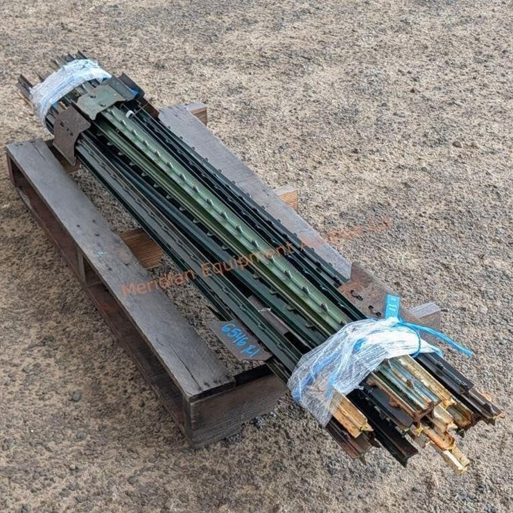 ~22- 5' Steel T Posts