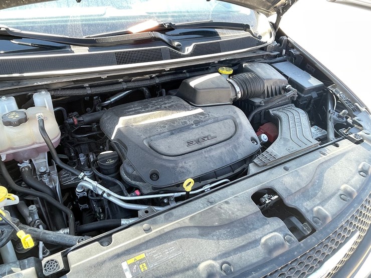 #1515-•-2020-chrysler-voyager-mini-van-(has-wi-title)-image-12