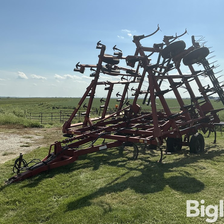 Case IH 4800 Vibra Shank Field Cultivator