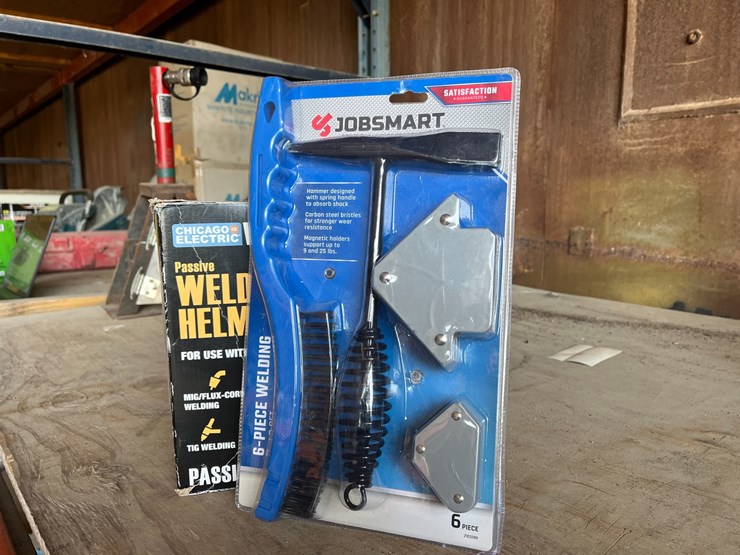 #3419-•-chicago-electric-welding-helmet-w/-jobsmart-welding-tools-set-image-3