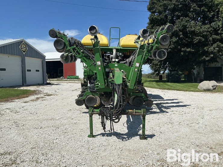 2003-john-deere-1790-ccs-12/23-planter-image-2