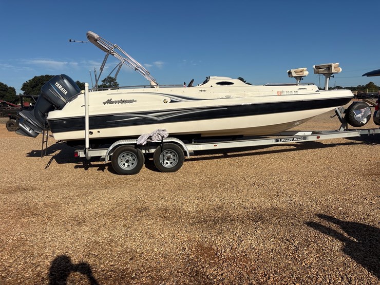 #9004-•-2008-hurricane-fd-232-ob-23’-boat-image-1