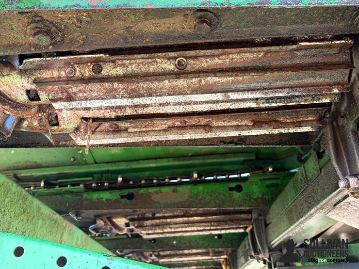 john-deere-644-6r36"-corn-head-w/unverferth-ht25-cart-image-12