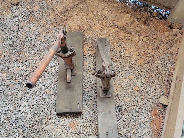 (2)-pumps-image-2