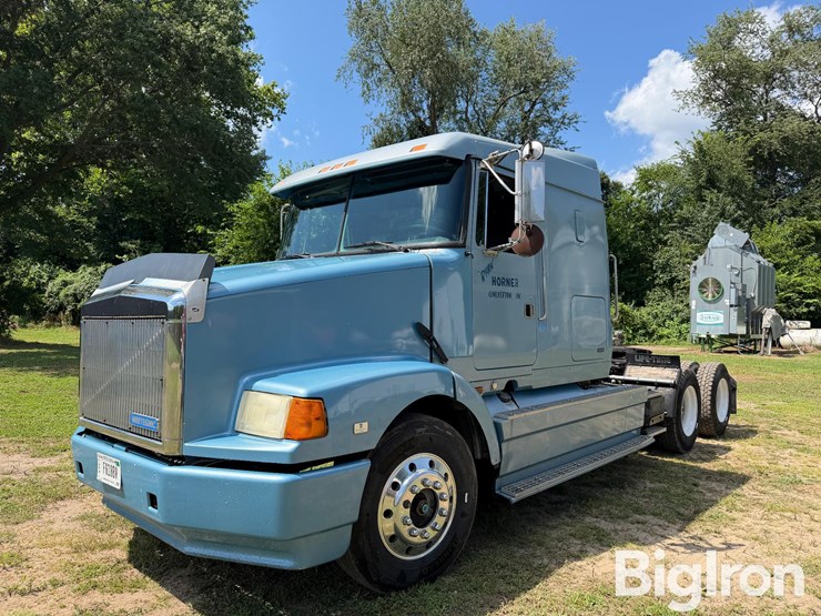 1992-wgc-integral-sleeper-t/a-truck-tractor-image-1