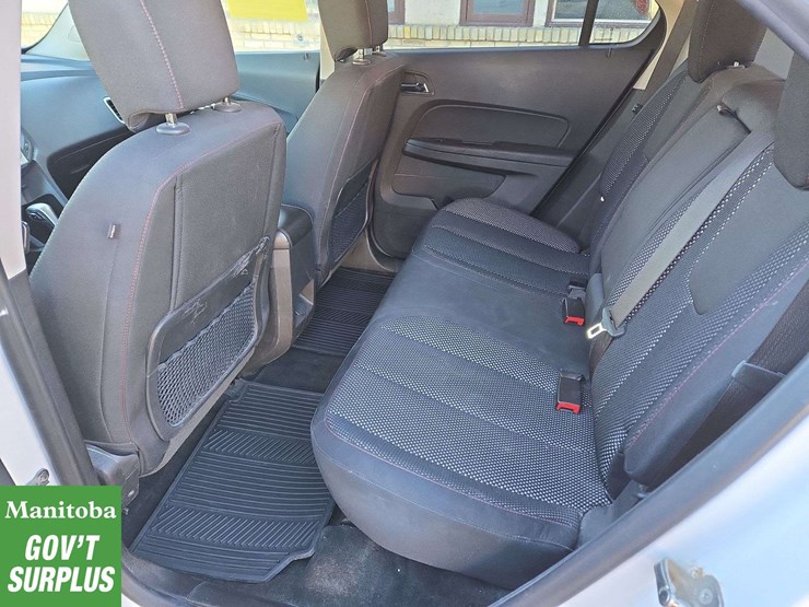2015-chevrolet-equinox-image-25