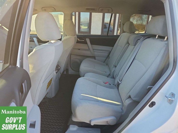 2013-toyota-highlander-hybrid-image-24