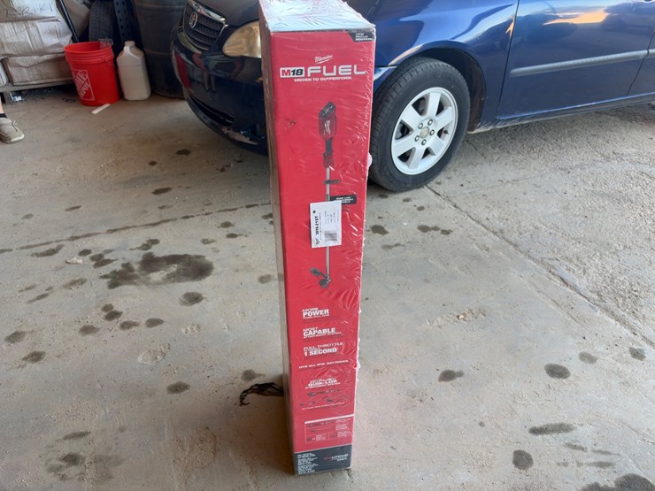#3-•-milwaukee-m18-fuel-16"-string-trimmer-image-6