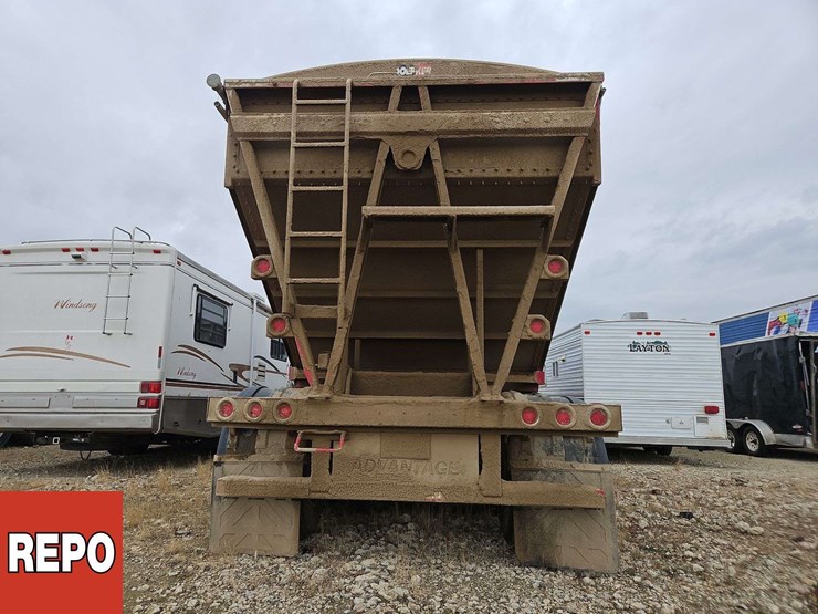 2024-doepker-grain-super-b-bulk-trailer-image-4