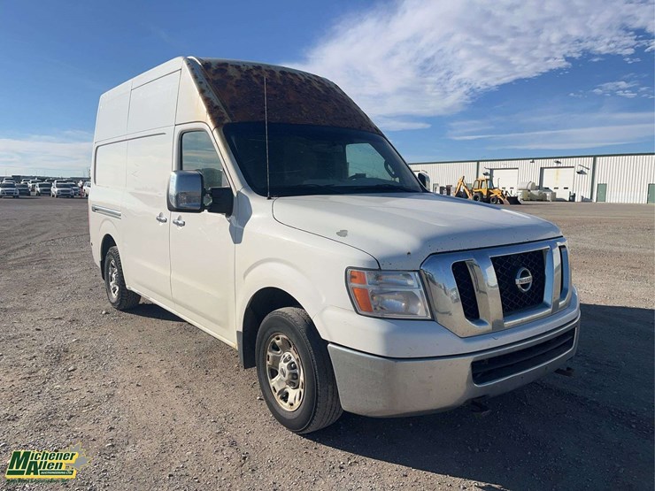 2012-nissan-nv-cargo-van-image-2
