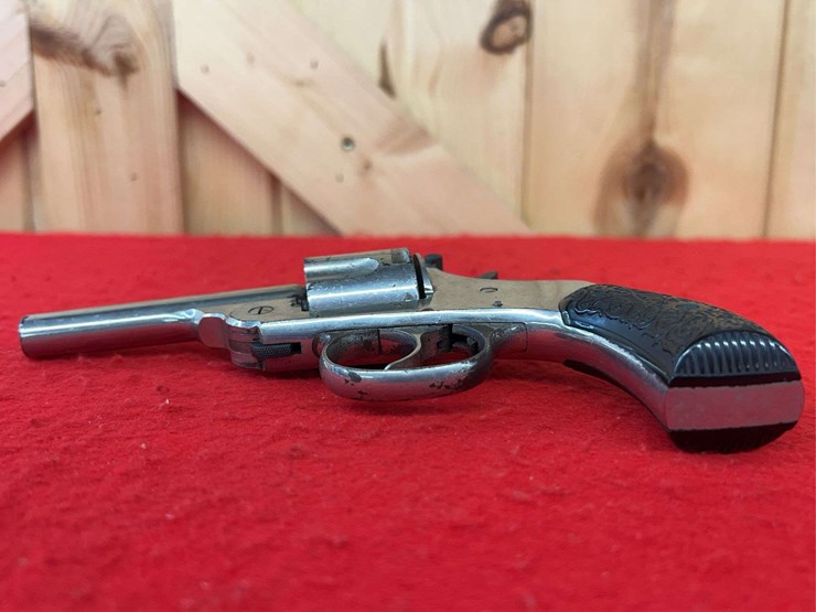 h&r-.38-da-revolver-image-6