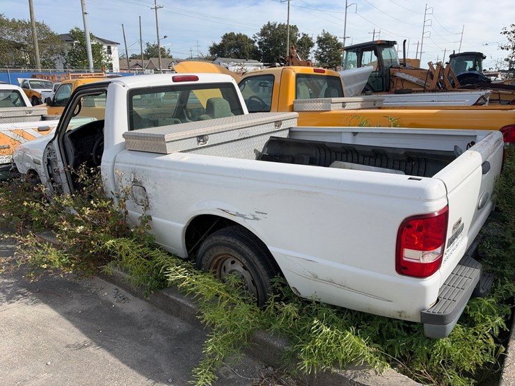 #70-•-ford-ranger-regular-cab-pickup-truck-with-bed-toolbox-image-2
