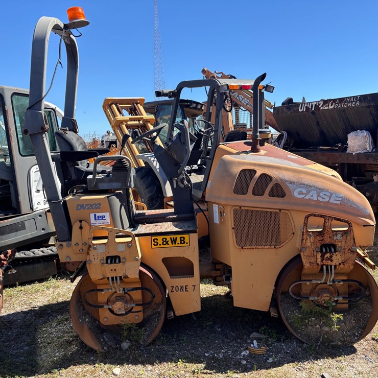 #44 • Case DV202 Compact Tandem Vibratory Roller