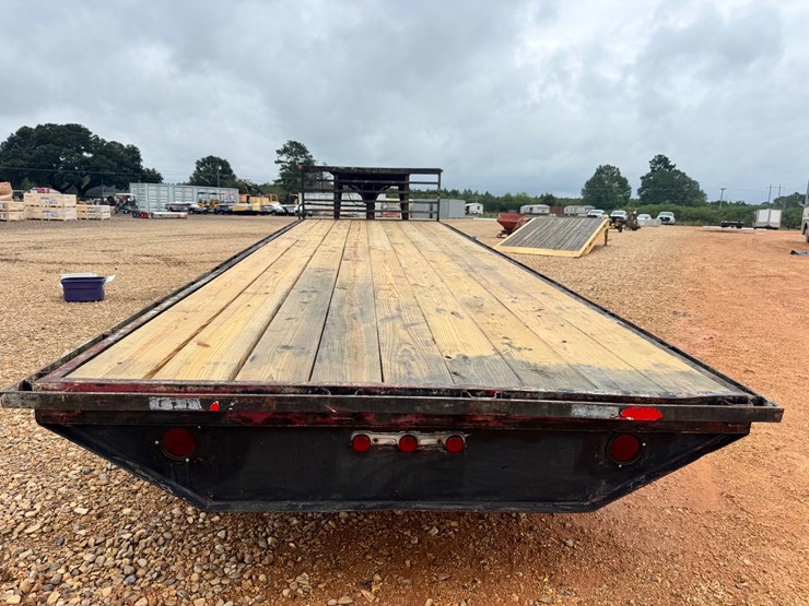 #273-•-26’-flatbed-gooseneck-image-3