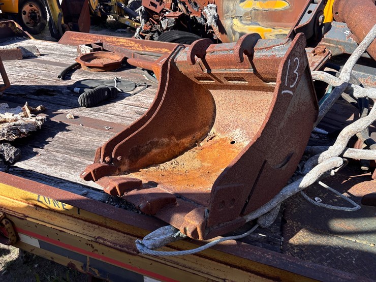 #13-•-24"-steel-excavator-digging-bucket-attachment-image-2