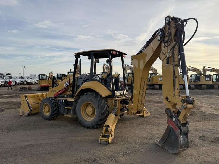 2025-caterpillar-420-image-4