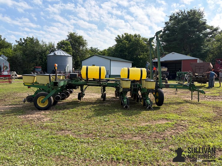 john-deere-7200-maxemerge-8r36"-corn-planter-image-4