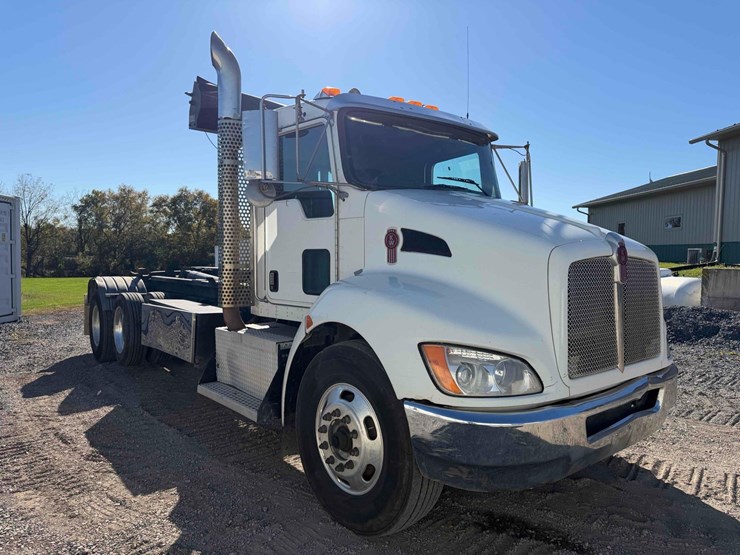 2009-kenworth-t370-tandem-axle-hook-truck-image-7