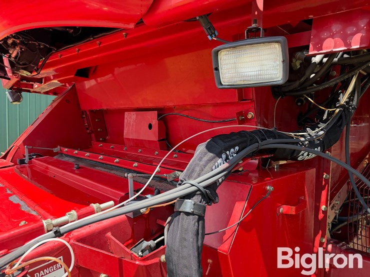 2006-case-ih-2388-axial-flow-combine-image-17