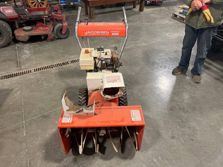 jacobsen-826-walk-behind-snowblower-image-2