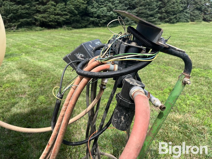 300-gal-pull-type-sprayer-image-11