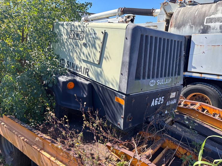#34-•-sullair-185-single-axle-towable-air-compressor-image-3
