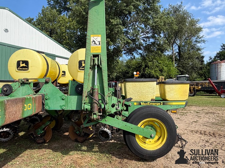 john-deere-7200-maxemerge-8r36"-corn-planter-image-19