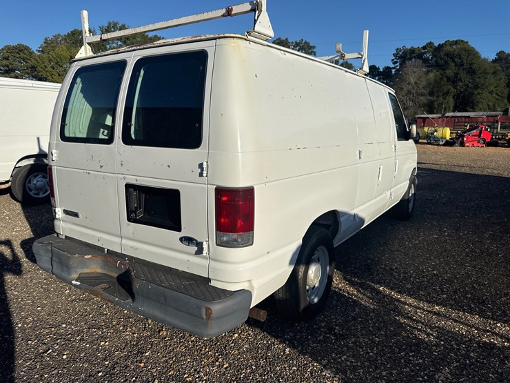 #264-•-2006-ford-econoline-van-image-3