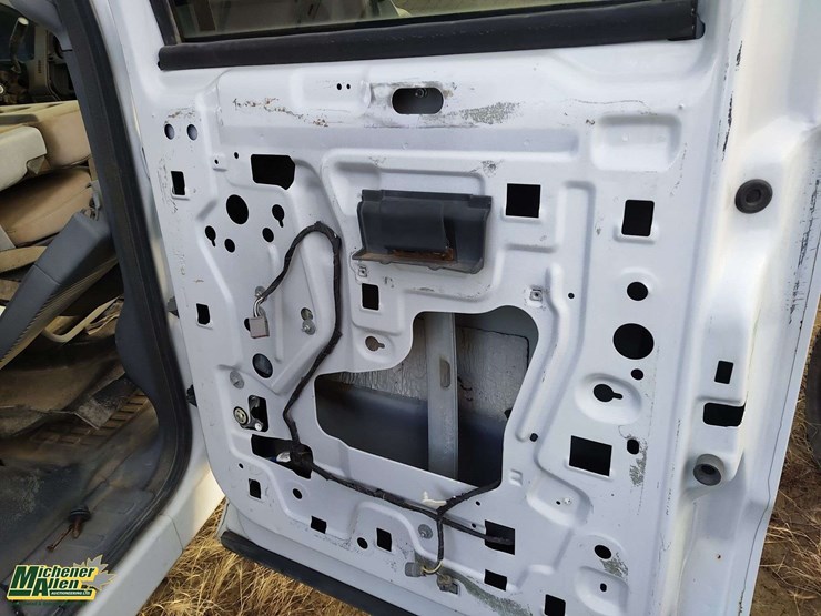 non-operable-2015-ford-f-550-super-duty-s/a-cab-&-chassis-image-32