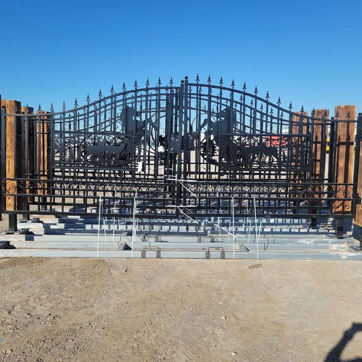 Deers gate 236"x10.5"x102 Unused
