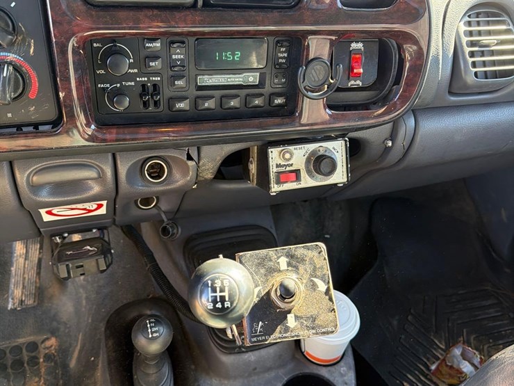 2001-ram-2500-pick-up-image-14