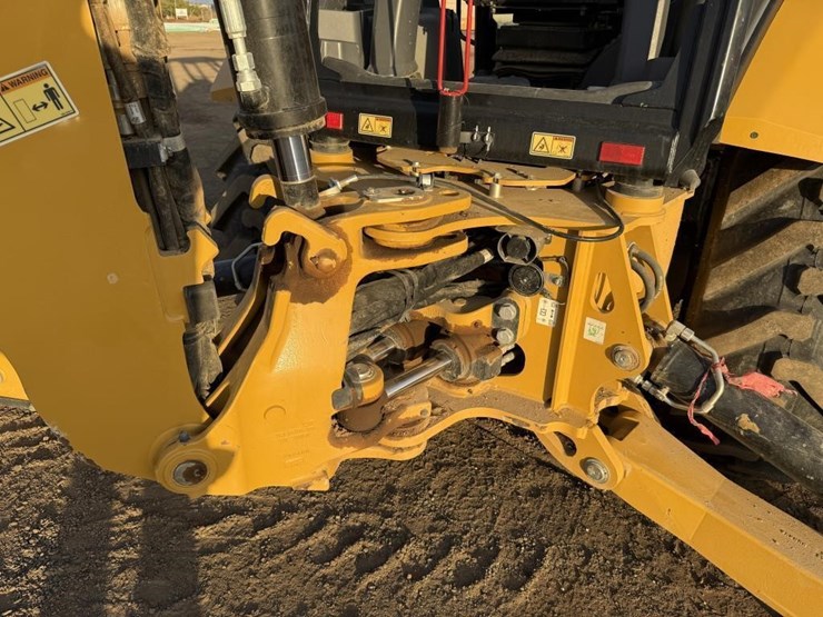2025-caterpillar-420-image-38
