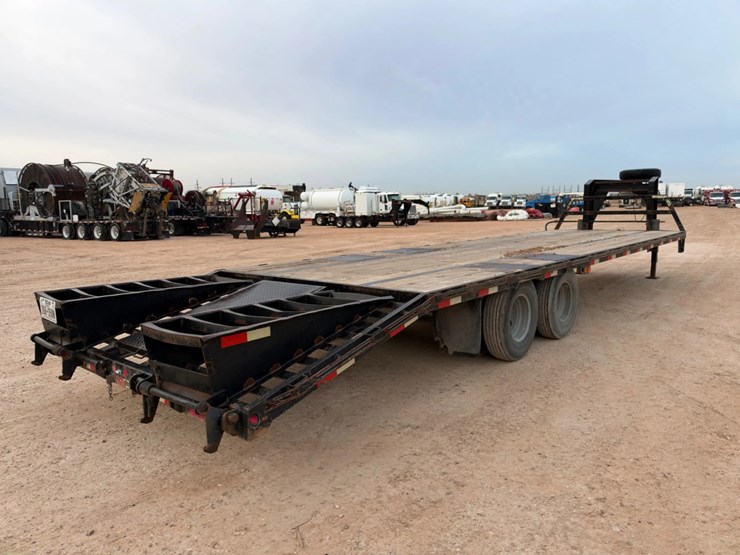 32’-circle-m-hitensile-dual-tandem-axle-gooseneck-trailer-w/-dove-tail-&-ramps-image-3