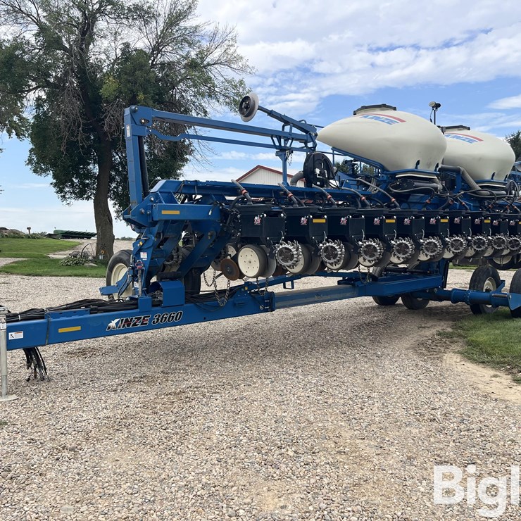 2014 Kinze 3660 16R30/31R15 Planter
