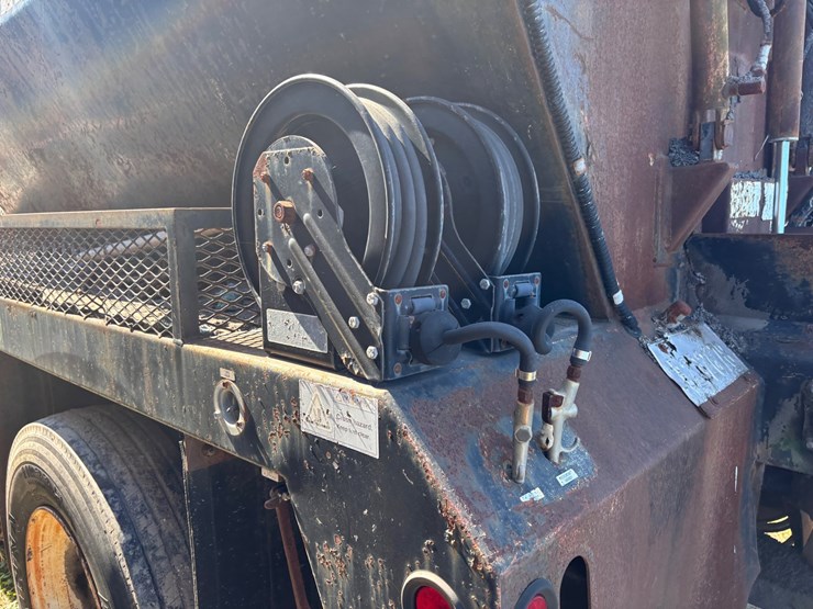 #23-•-ford-f-750-pb-loader-unitized-asphalt-patcher-truck-image-8