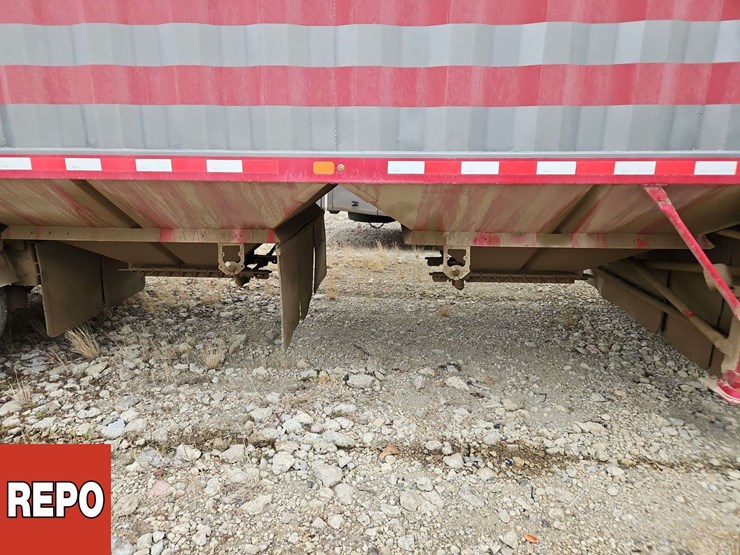 2024-doepker-grain-super-b-bulk-trailer-image-24