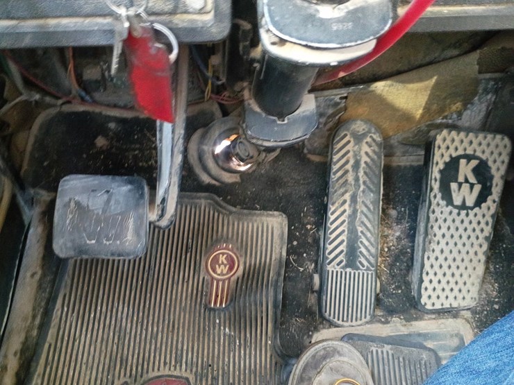 #27067-•-1984-kenworth-w900-tri-axle-dump-truck-image-79