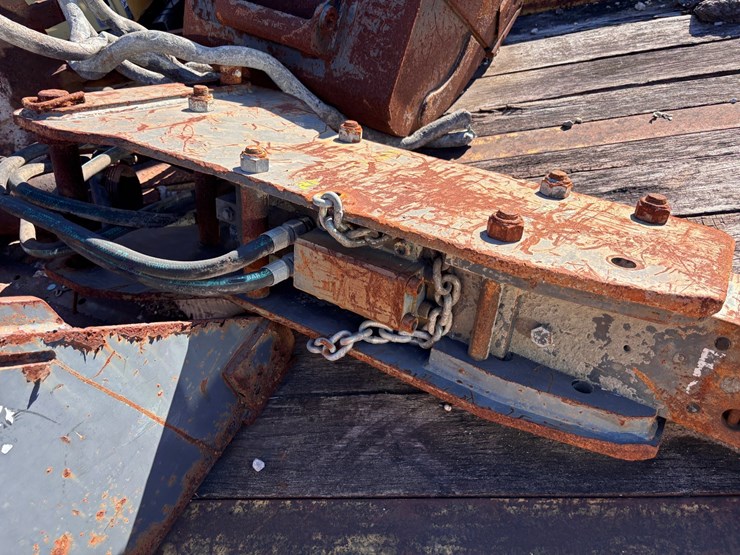 #12-•-hydraulic-breaker-attachment-with-moil-point-chisel-image-4