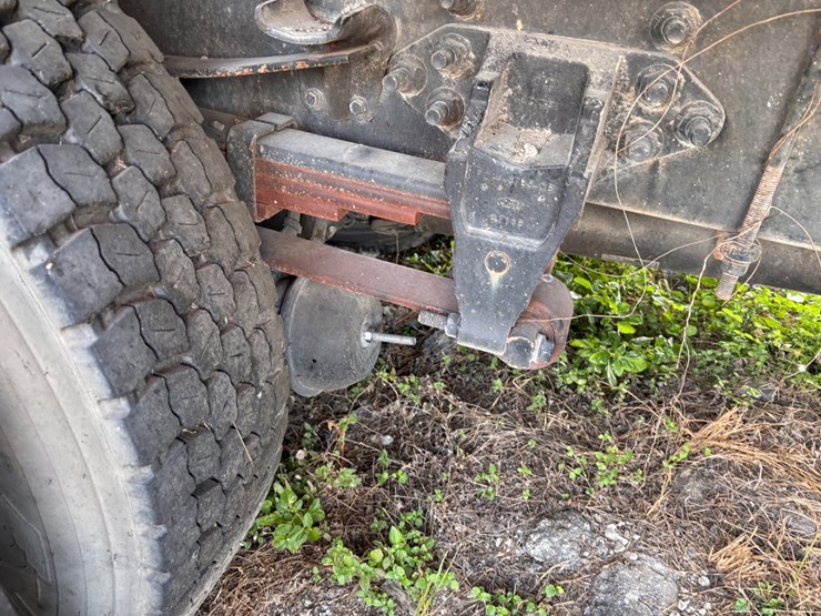 #46-•-ford-550-flatbed-cab-chassis-truck-with-headache-rack-image-9