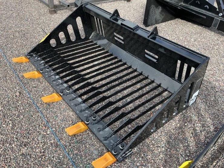 2026-giyi-44in-rock-bucket-for-stand-up-skid-steer-image-2