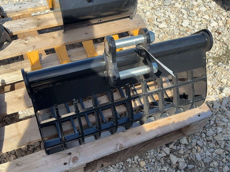 mini-excavator-sieve-bucket-with-teeth-image-7