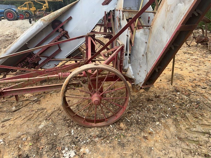 international-one-row-corn-picker-image-17